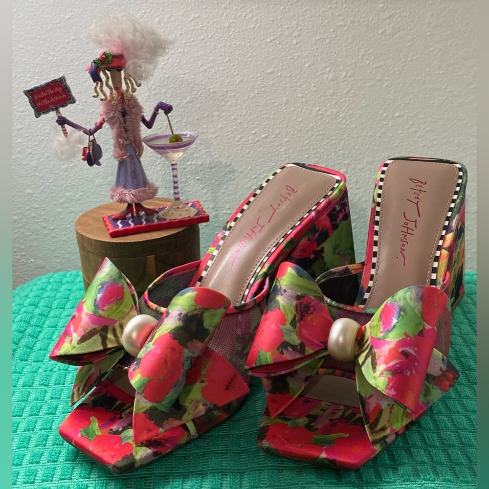 NEW..WOMENS BETSEY JOHNSON PINK FLORAL BOW WEDGE SANDALS 9 - Picture 15 of 16